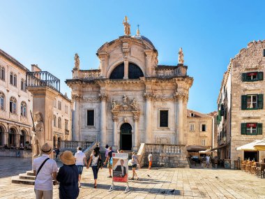 İnsanlar St Blaise Kilisesi Stradun Dobruca meydanında
