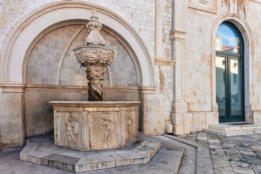 Eski şehir Dubrovnik küçük Onofrio çeşme