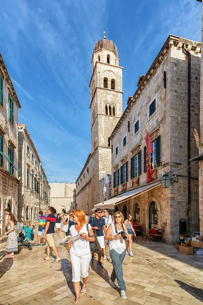 Crowded Stradun Street en la Ciudad Vieja de Dubrovnik — Foto de Stock