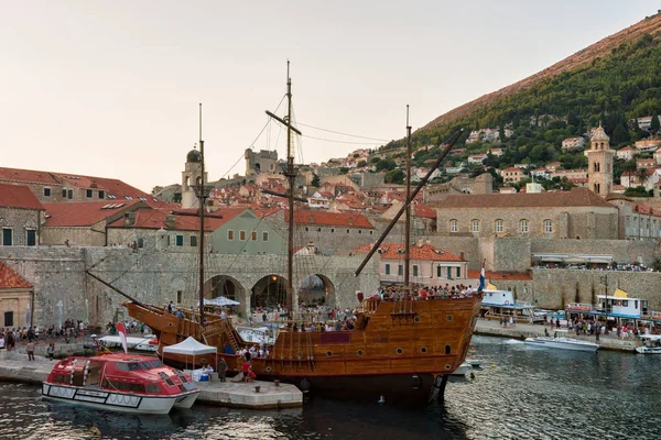 Dubrovnik'in eski liman, gemi