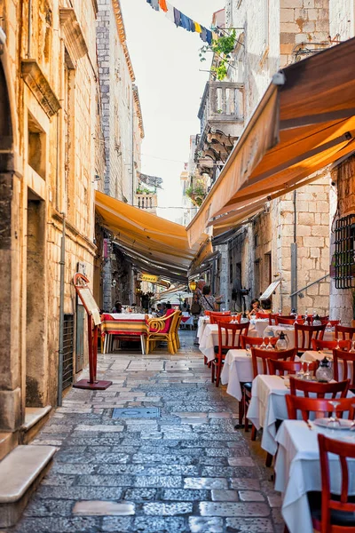 Rue terrasse café de Dubrovnik — Photo