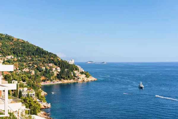 Adriyatik Denizi'nde Dubrovnik sahilinde cruise