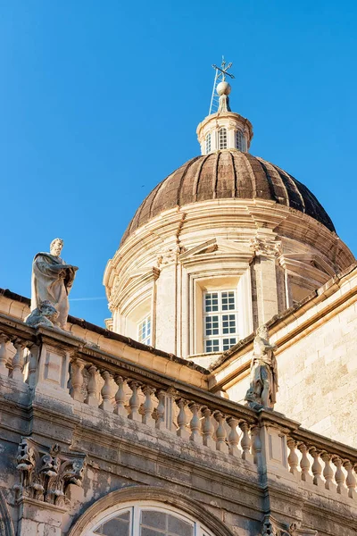 Dome Katedrali ve dini Aziz Dobruca