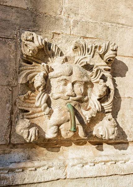 Fragment de la fontaine Big Onofrio dans la vieille ville de Dubrovnik — Photo