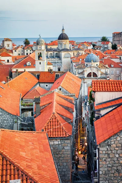 Ciudad vieja de Dubrovnik con teja roja Croacia —  Fotos de Stock