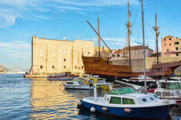 Puerto Viejo y Fuerte de San Juan en Dubrovnik —  Fotos de Stock