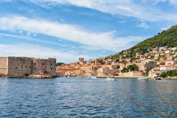 Dubrovnik yelkenli tekneler, Saint John Kalesi ve eski liman