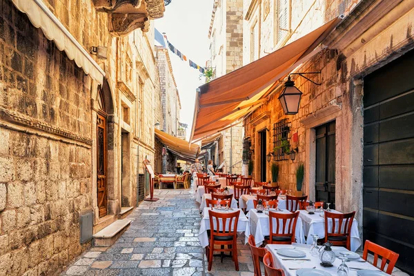 Café terraza Open Street en Dubrovnik — Foto de Stock