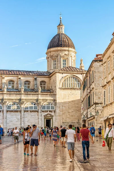 İnsanlar katedral Dubrovnik Hırvatistan