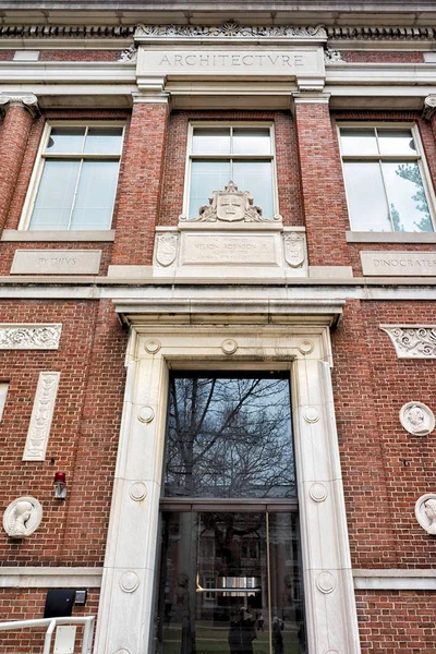 Entrance into Harvard University Building at Harvard Yard of Cambridge — Stock Photo, Image