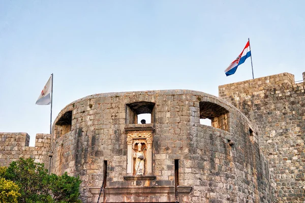 Giriş kapısı Dubrovnik'in içinde kazık