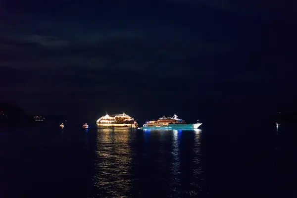 Yacht in Adriatico Mare a Dubrovnik di notte — Foto Stock