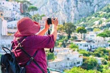 Capri Adası'nın kadın alarak fotoğraf