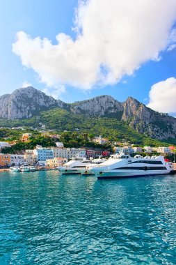 Marina Grande setin Capri Adası Tiren Denizi, yatlar