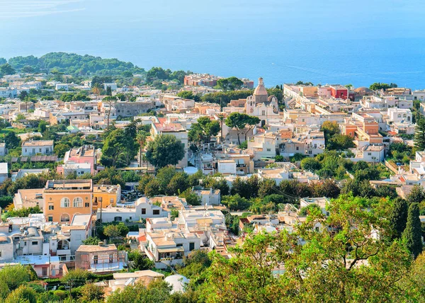 Flygfoto och ön Capri och Tyrrenska havet — Stockfoto