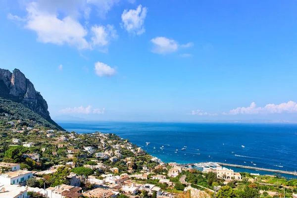 Vista aérea com Capri Island no mar Tirreno — Fotografia de Stock