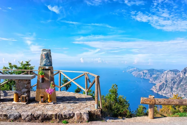 Vackra Positano kust och Tyrrenska havet — Stockfoto