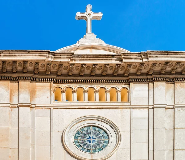 Хреста з церкви Санта-Марія Assunta у місті Позітано — стокове фото