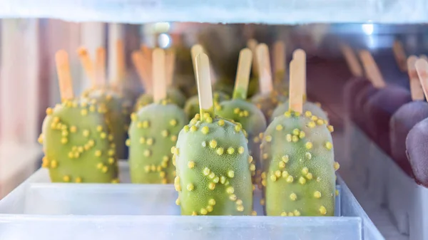 Pistashio icecream in koelkast op display Cafe Positano — Stockfoto