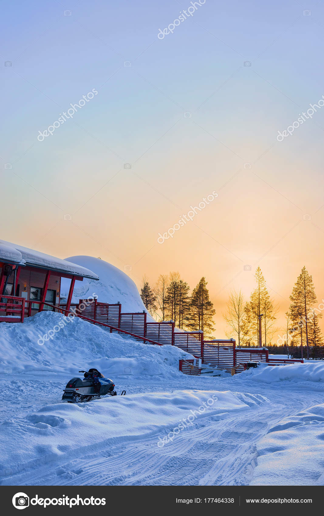 Coucher De Soleil Au Village Du Père Noël En Laponie En