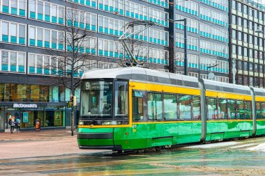 Yeşil tramvay Caddesi Helsinki Finlandiya