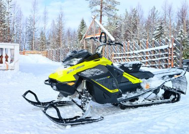 Kar kış Rovaniemi Finlandiya için gruptaki telefon