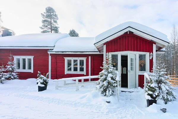 Dům v zimě sobí farmy z Laponska Rovaniemi, Finsko — Stock fotografie