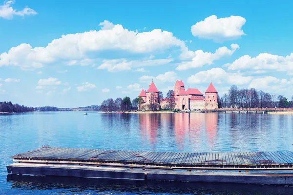Muzeum Hrad Trakai v Litvu jezeře Galve — Stock fotografie