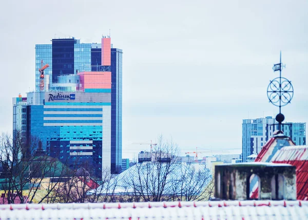 Moderní mrakodrapy z kopce Toompea v Tallinn — Stock fotografie