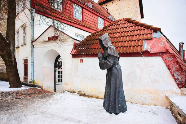 老镇塔林的修士雕像丹麦国王庭院 — 图库照片