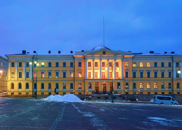 Palacio de Gobierno en la Plaza del Senado en Helsinki noche —  Fotos de Stock