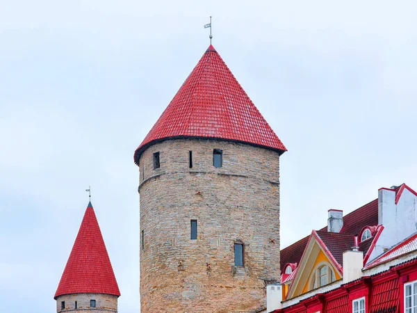 Defensive towers at Old town of Tallinn — Stock Photo, Image