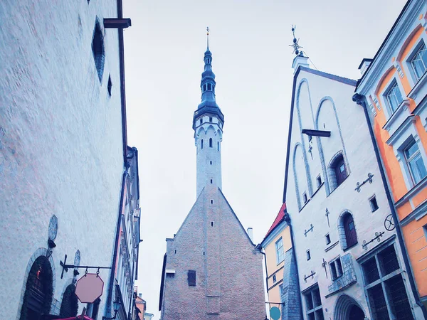 Spire of Town Hall at Old city of Tallinn — Stock Photo, Image