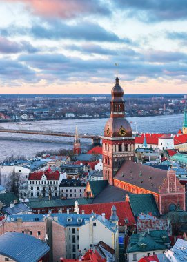 Riga Old Town Dome Katedrali Daugava Nehri günbatımı