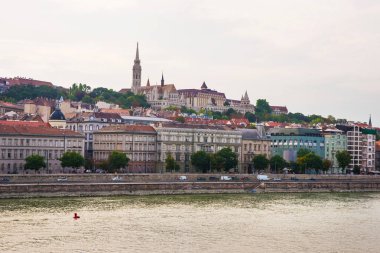Buda Spire Matthias kilise ve Tuna Nehri Budapeşte Macaristan ile