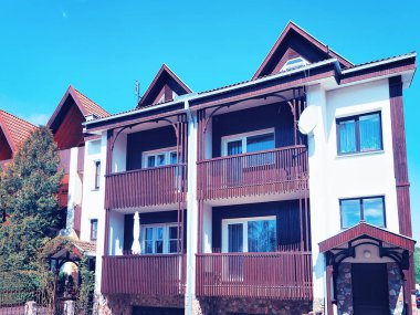 Balkonlu modern kır evi