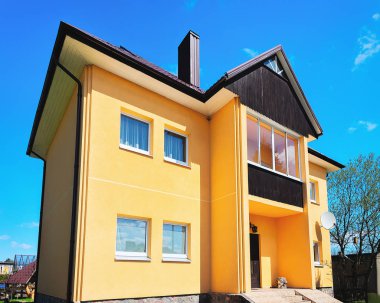 Avlu ile modern kır evi