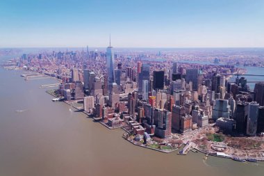 Manhattan ile New York Hudson Nehri üzerinde havadan görünümü