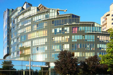 Modern çelik ve cam forum gökdelenler