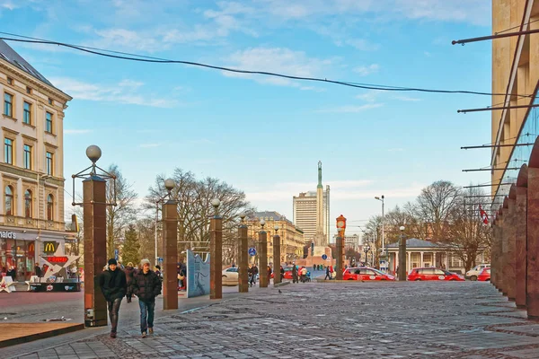 Avenida na cidade de Riga, na Letónia, no inverno — Fotografia de Stock