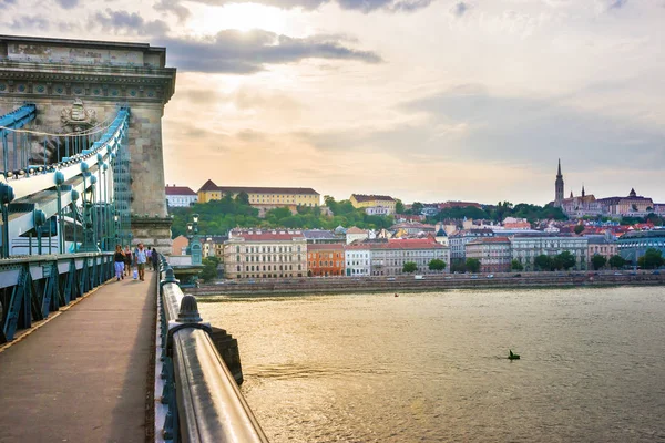 Kettenbrücke und buda Innenstadt Donauufer budapest ungarisch — Stockfoto