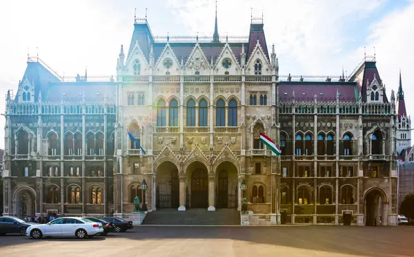 Maďarský parlament house v Budapešti sun — Stock fotografie