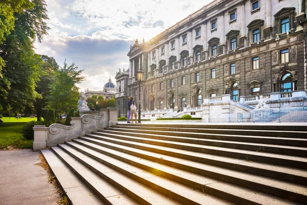 Rzeźby aniołów puttem w Burggarten Wiedeń Austria — Zdjęcie stockowe