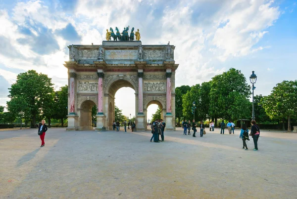 Zafer kemer atlıkarınca Paris Fransa AB