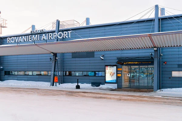 Entrada en el aeropuerto de Rovaniemi invierno —  Fotos de Stock