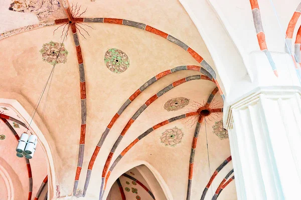 Decke der Kirche von St. Franziskus und St. Bernhard Vilnius — Stockfoto