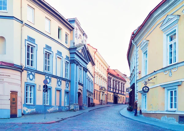 Old house architecture in historical center of Vilnius — Stock Photo, Image