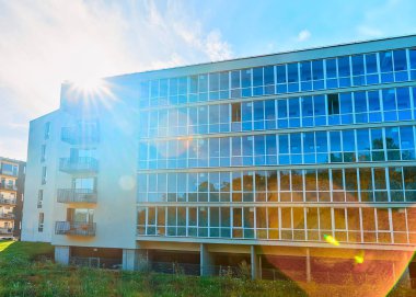 Işık ışınları ile yeni apartmanlar