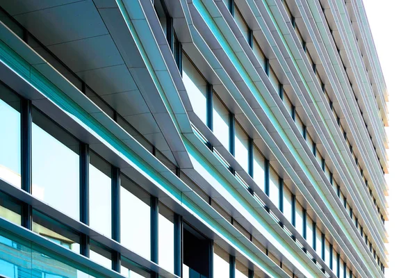 Metal ve cam gökdelen fütüristik modern mimari