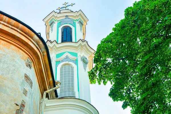Κώνος από την εκκλησία και το μοναστήρι της Αγίας Τριάδας στο Βίλνιους — Φωτογραφία Αρχείου